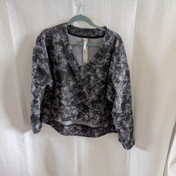 Fabletics Cozy Fleece V-Neck Sweatshirt Obsidian Tie Dye Size M Athleisure - Picture 6 of 13